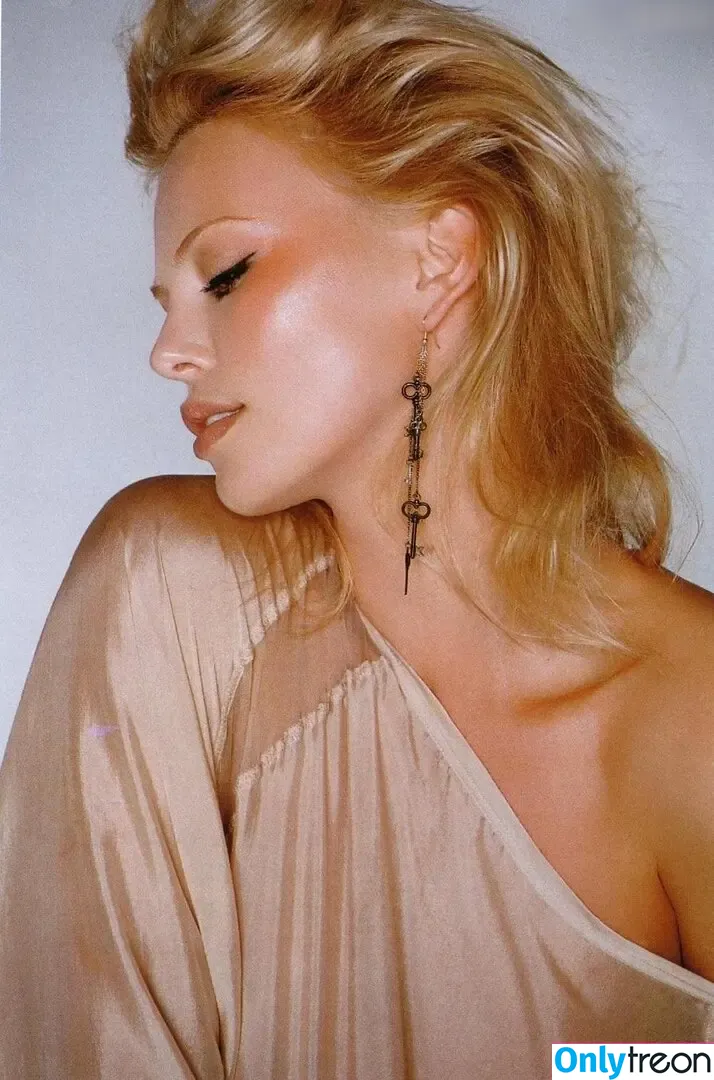 Charlize Theron nude photo #0533 (CharlizeAfrica)