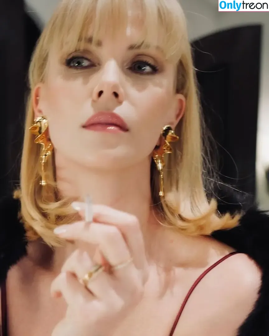 Charlize Theron nude photo #0861 (CharlizeAfrica)