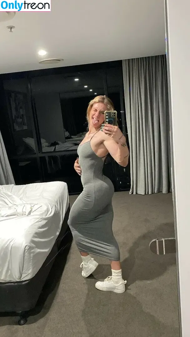 Charlotte Chant nude photo #0100 (char.chant)