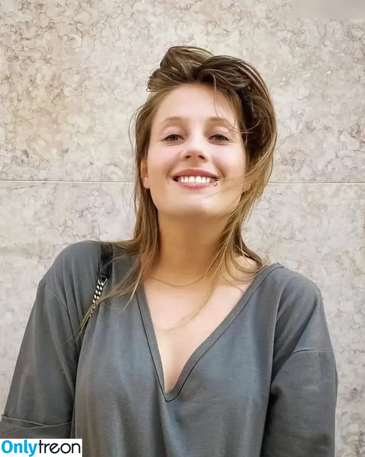Charlotte De Witte nude photo #0081 (Techno DJ / cdwnation / charlottedewittemusic)