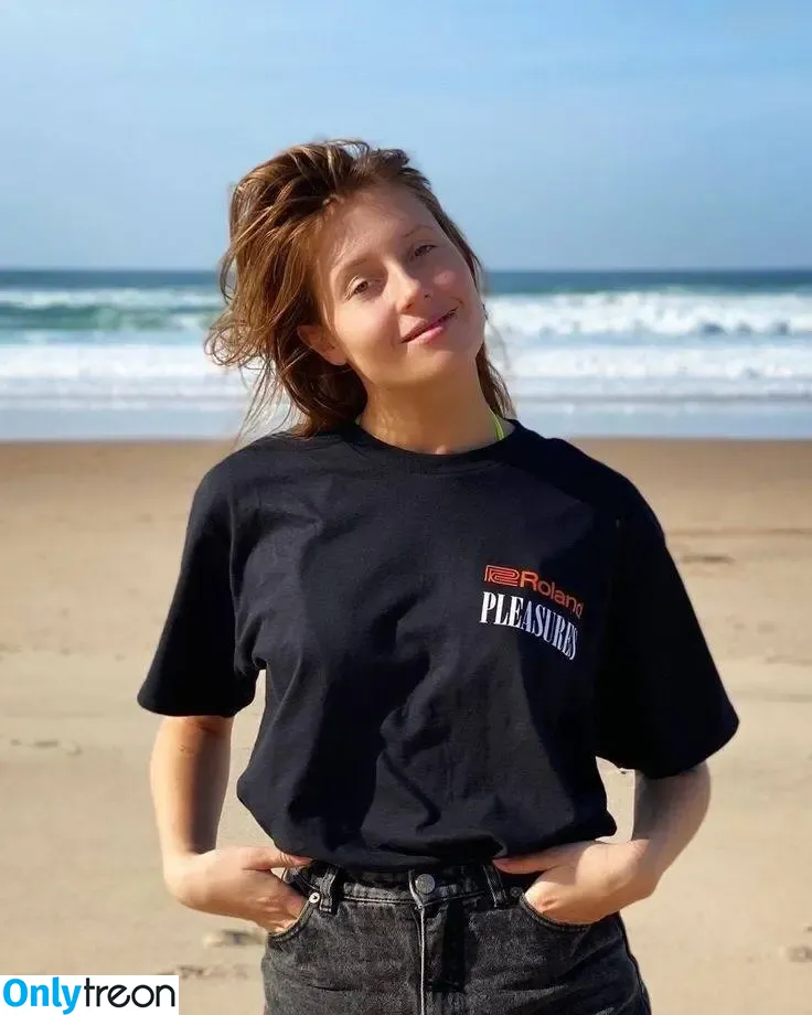 Charlotte De Witte nude photo #0084 (Techno DJ / cdwnation / charlottedewittemusic)
