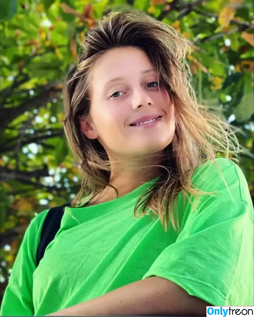 Charlotte De Witte nude photo #0164 (Techno DJ / cdwnation / charlottedewittemusic)