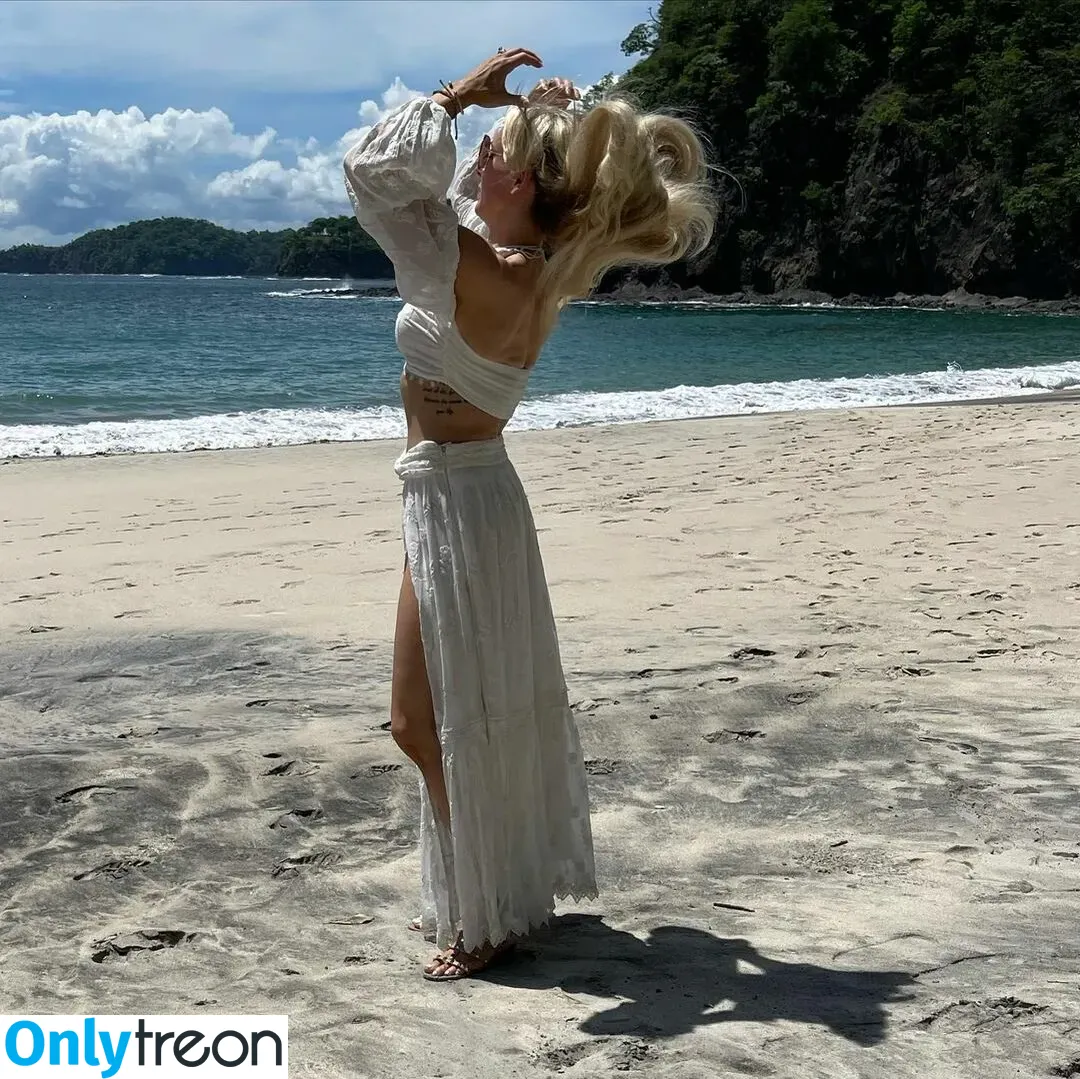 Charlotte Flair nude photo #0085 (WWE / charlottewwe)