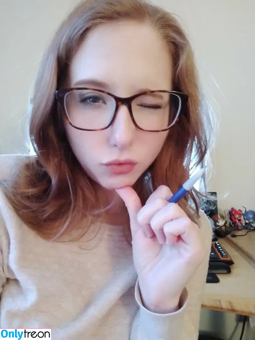Charlotte Hazey nude photo #0003 (Charlottehazey / charlotte.haze)
