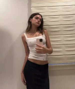 Charlotte Lawrence / charlotteslawrence nude photo #0005