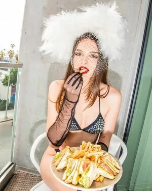 Charlotte Lawrence / charlotteslawrence nude photo #0205