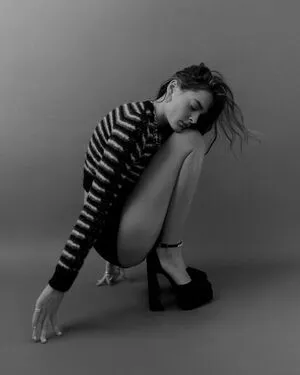 Charlotte Lawrence / charlotteslawrence nude photo #0230