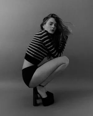 Charlotte Lawrence / charlotteslawrence nude photo #0239