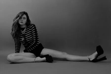 Charlotte Lawrence / charlotteslawrence nude photo #0245