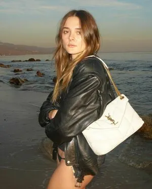 Charlotte Lawrence / charlotteslawrence nude photo #0269