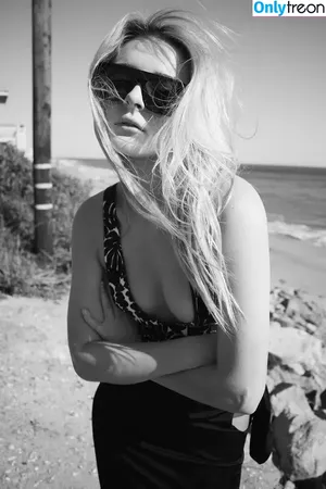 Charlotte Lawrence / charlotteslawrence nude photo #0371