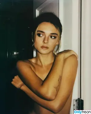 Charlotte Lawrence / charlotteslawrence nude photo #0533