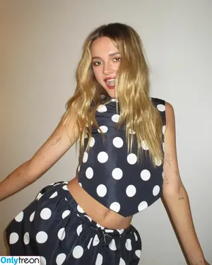 Charlotte Lawrence / charlotteslawrence nude photo #0536