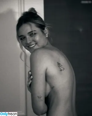 Charlotte Lawrence / charlotteslawrence nude photo #0639