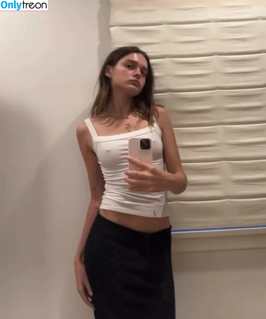 Charlotte Lawrence nude photo #0005 (charlotteslawrence)