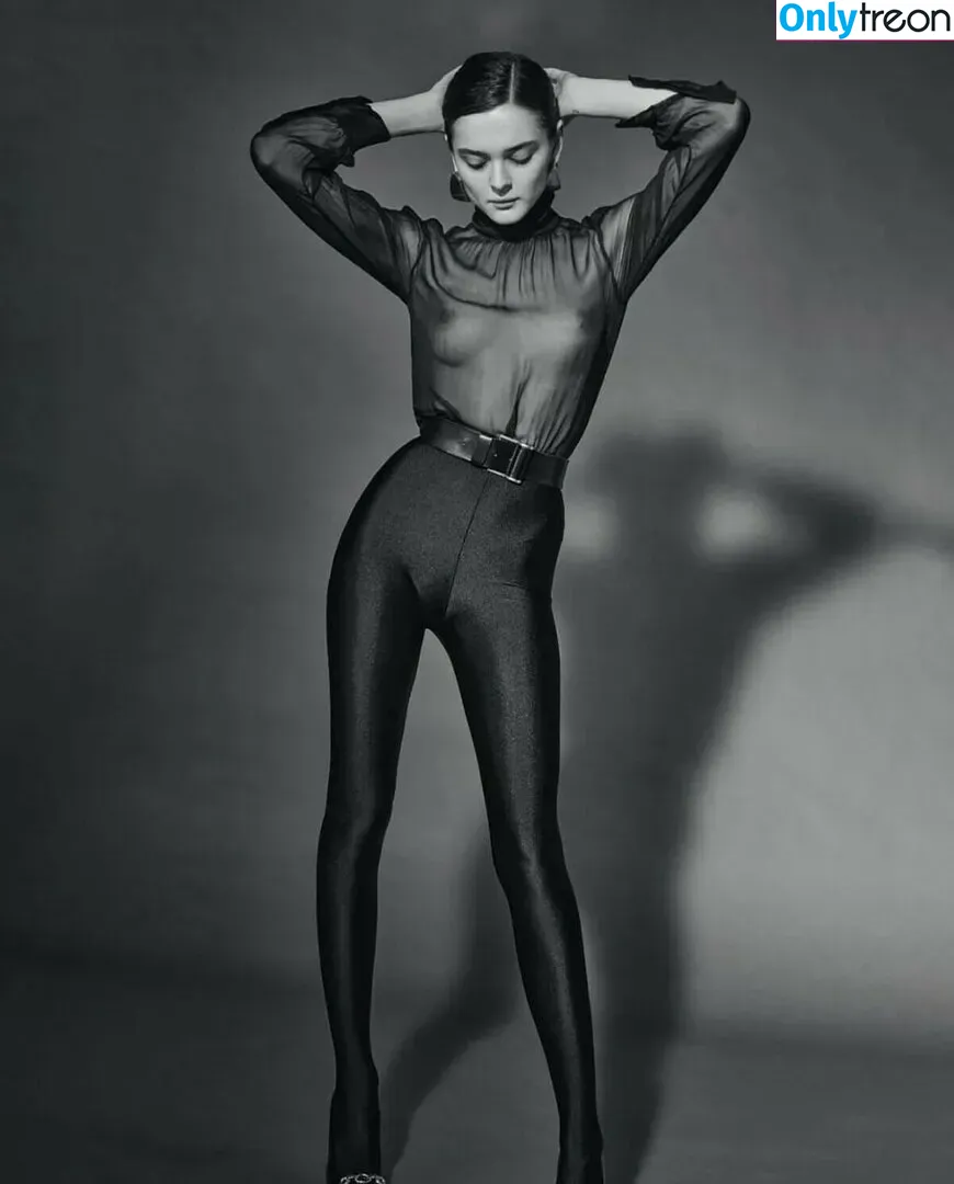 Charlotte Lawrence nude photo #0011 (charlotteslawrence)