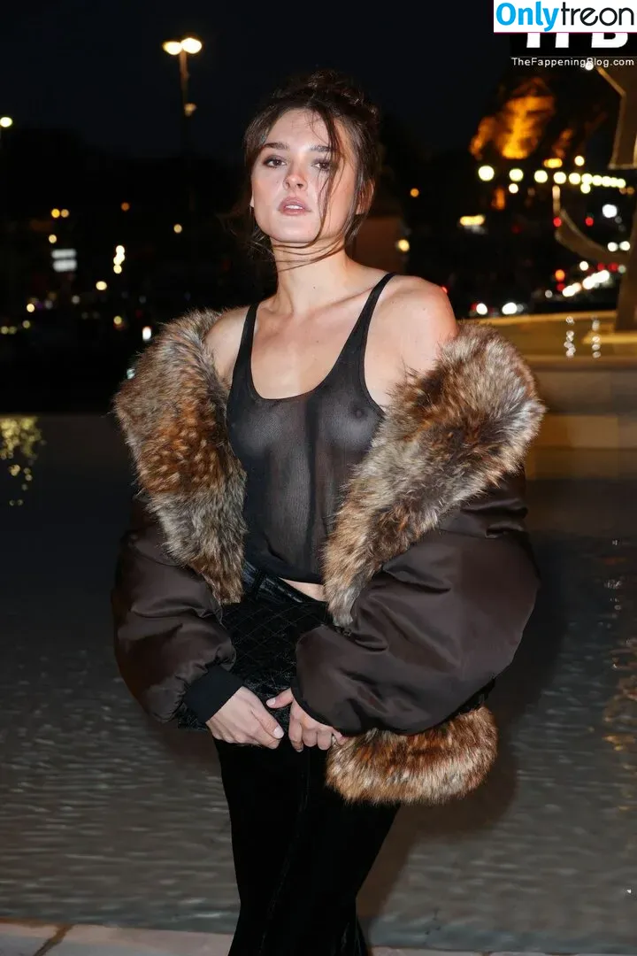 Charlotte Lawrence nude photo #0026 (charlotteslawrence)
