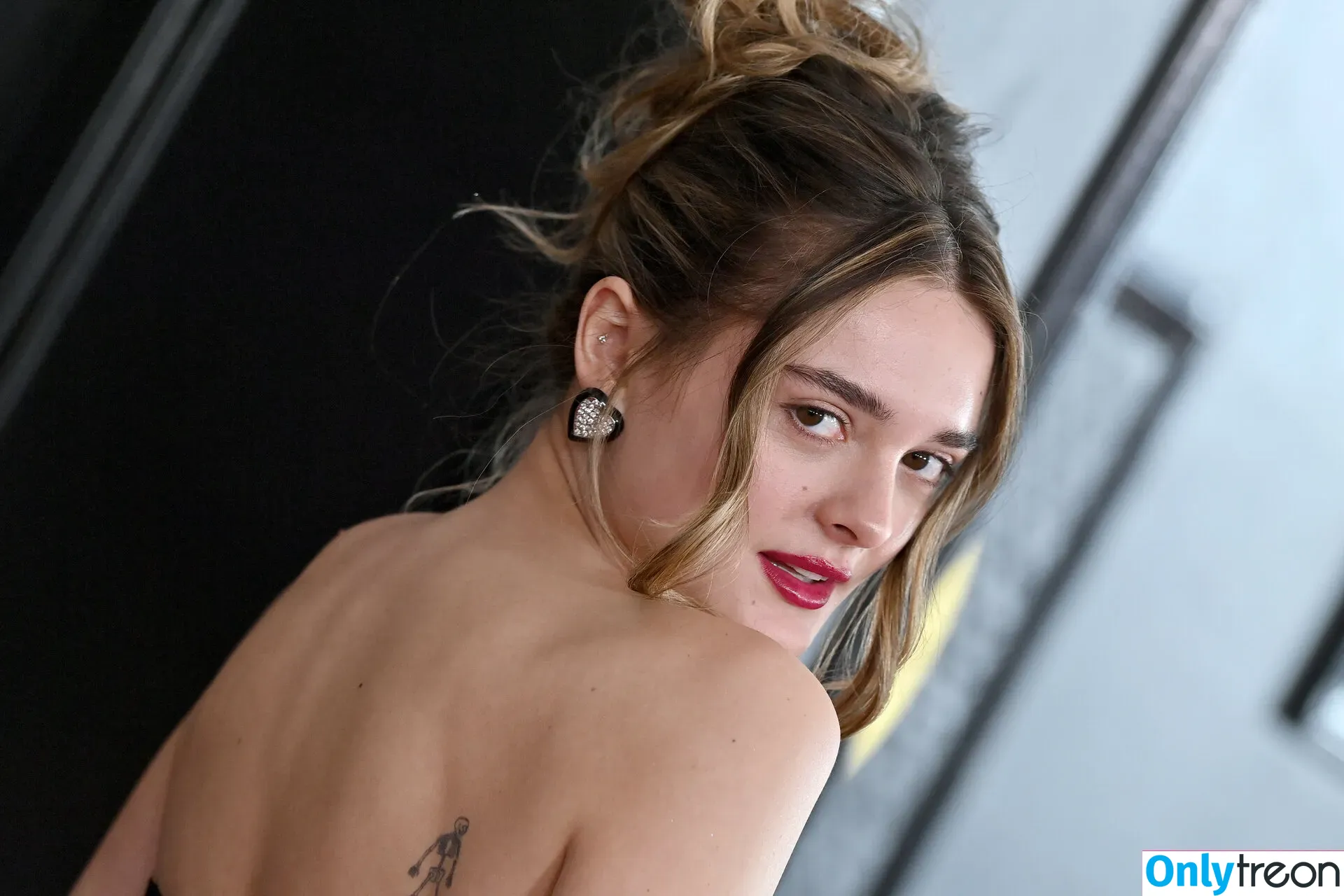 Charlotte Lawrence nude photo #0038 (charlotteslawrence)