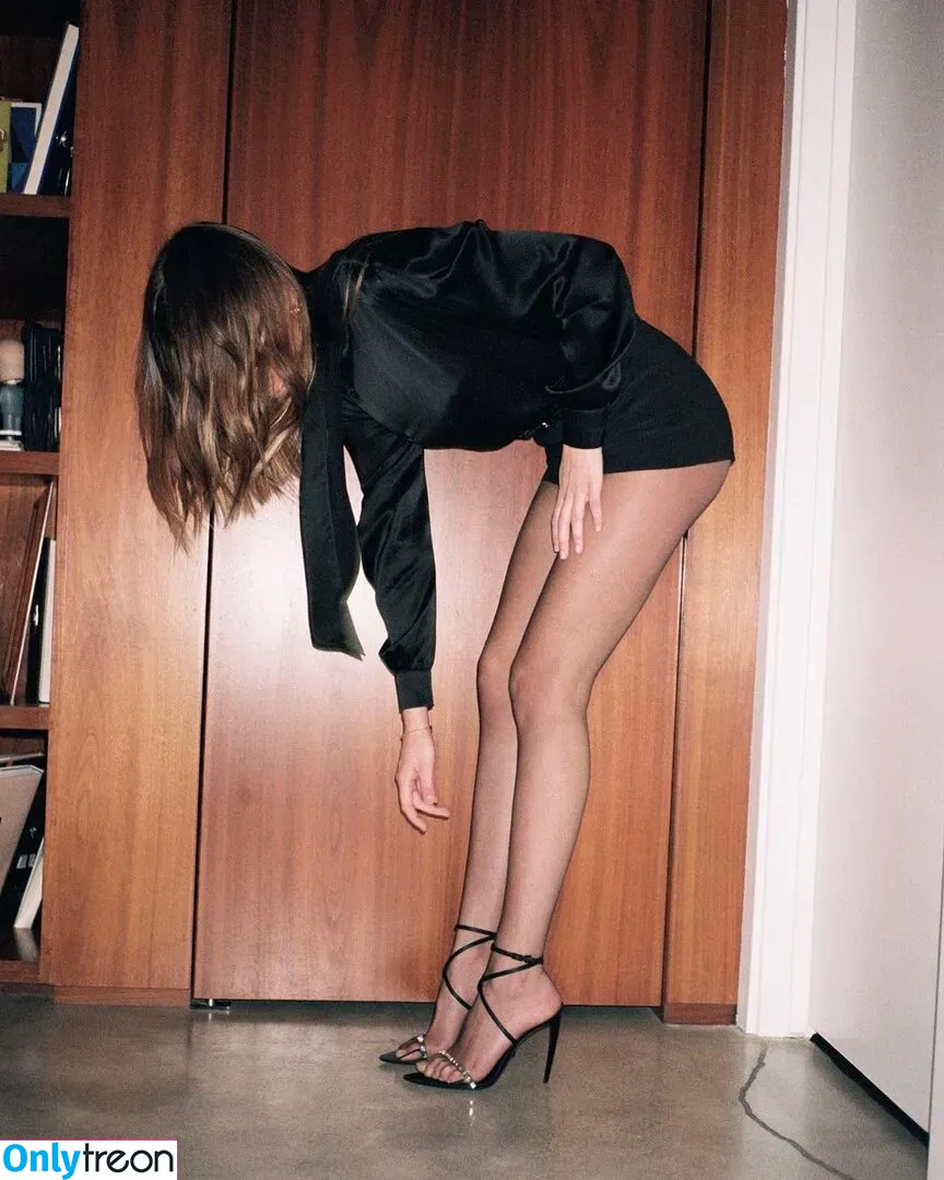 Charlotte Lawrence nude photo #0080 (charlotteslawrence)