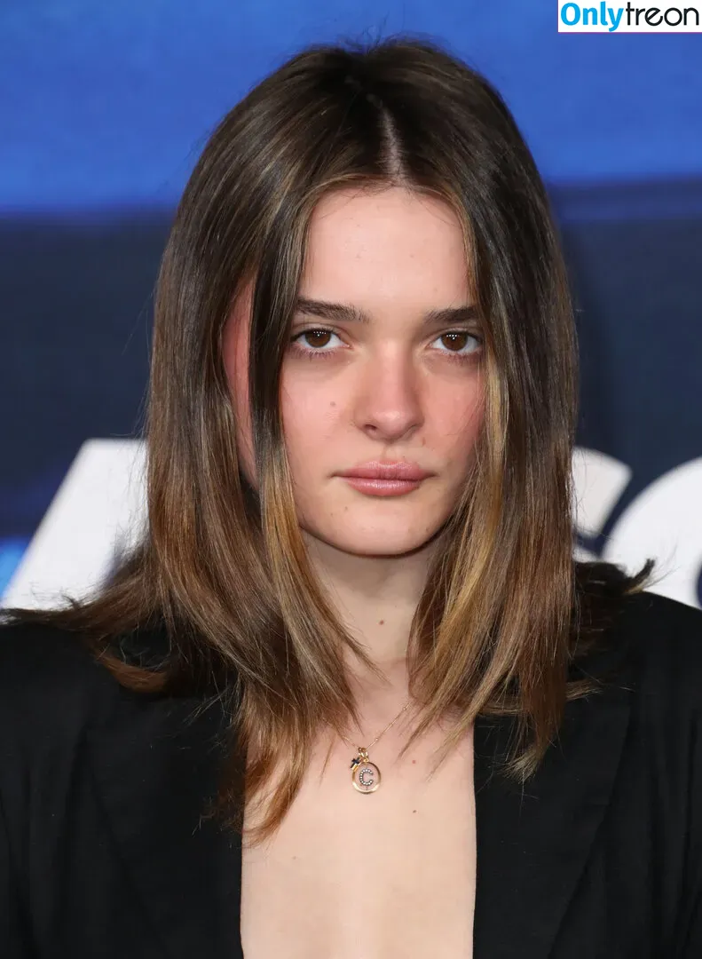 Charlotte Lawrence nude photo #0114 (charlotteslawrence)