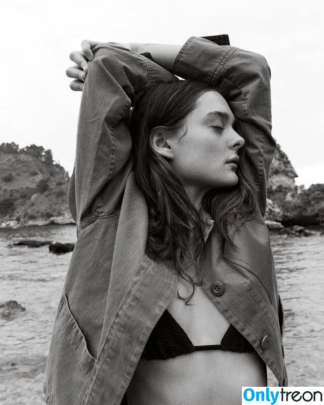 Charlotte Lawrence nude photo #0166 (charlotteslawrence)