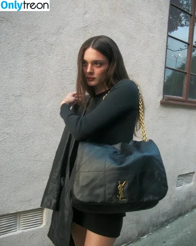 Charlotte Lawrence nude photo #0170 (charlotteslawrence)