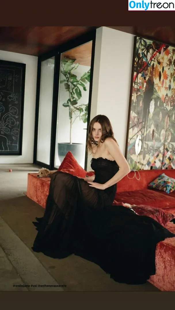 Charlotte Lawrence nude photo #0178 (charlotteslawrence)