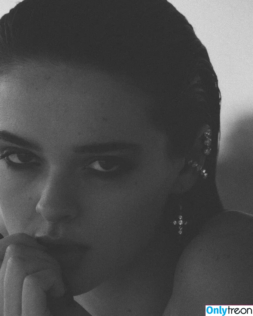 Charlotte Lawrence nude photo #0220 (charlotteslawrence)