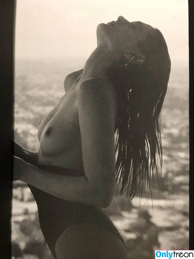 Charlotte Lawrence nude photo #0225 (charlotteslawrence)