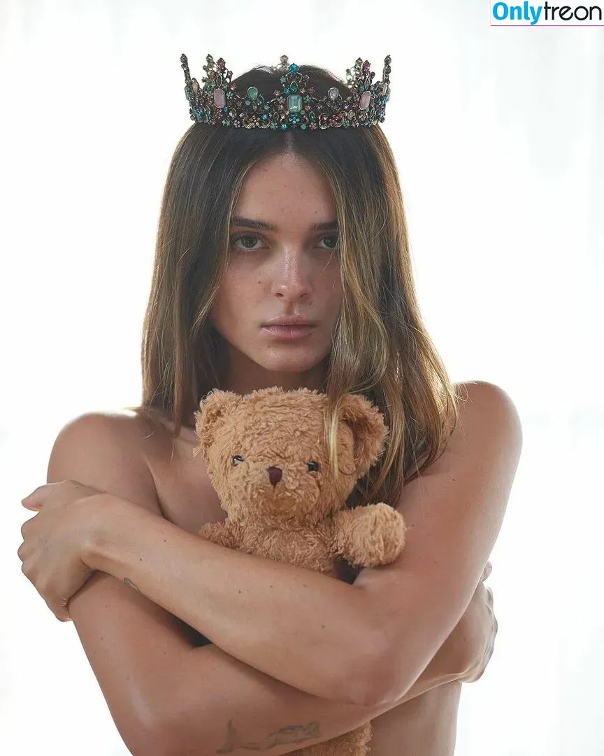 Charlotte Lawrence nude photo #0262 (charlotteslawrence)