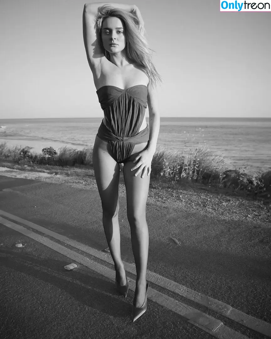 Charlotte Lawrence nude photo #0368 (charlotteslawrence)
