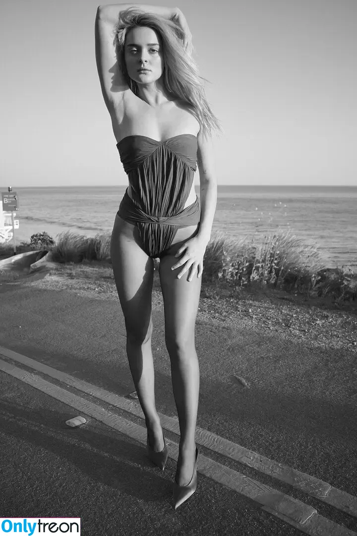 Charlotte Lawrence nude photo #0379 (charlotteslawrence)