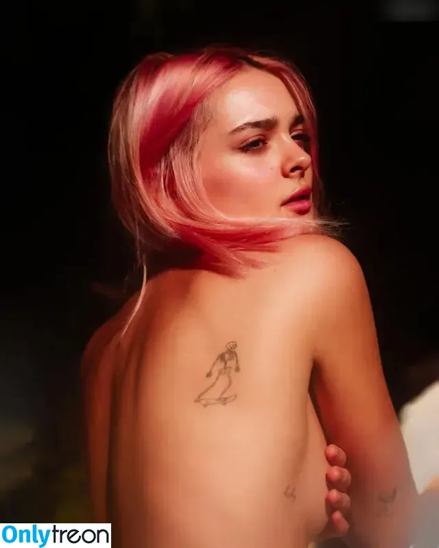 Charlotte Lawrence nude photo #0402 (charlotteslawrence)