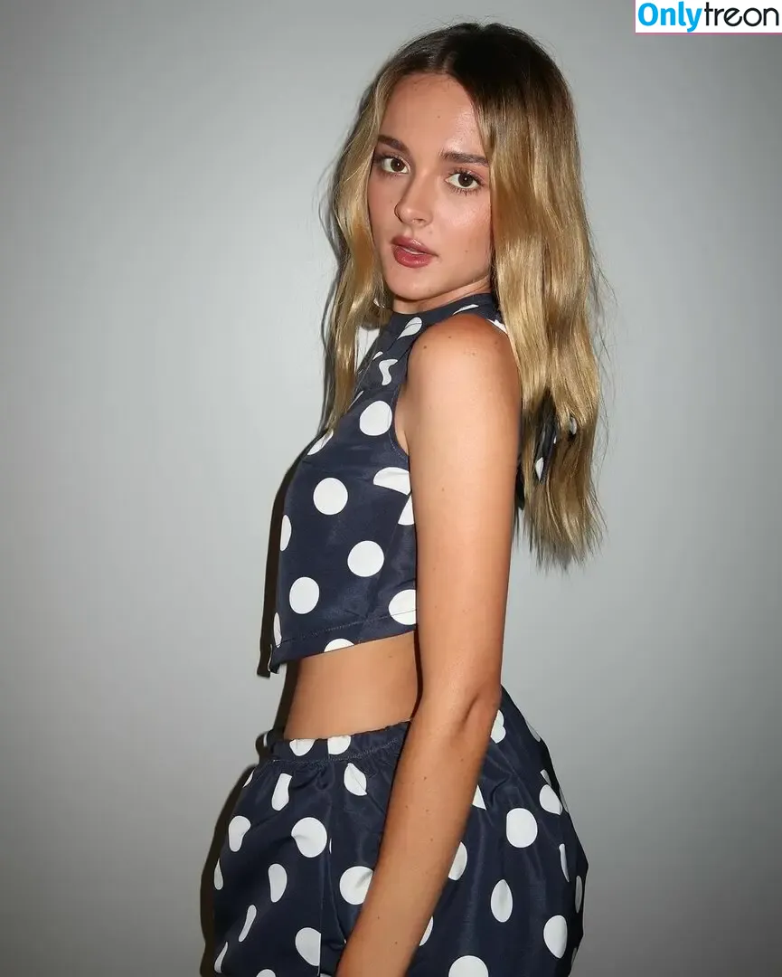 Charlotte Lawrence nude photo #0557 (charlotteslawrence)