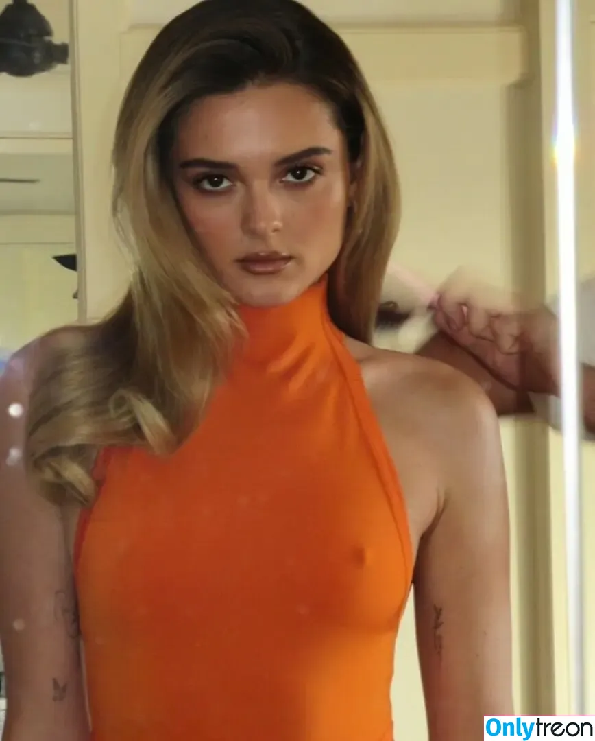 Charlotte Lawrence nude photo #0692 (charlotteslawrence)