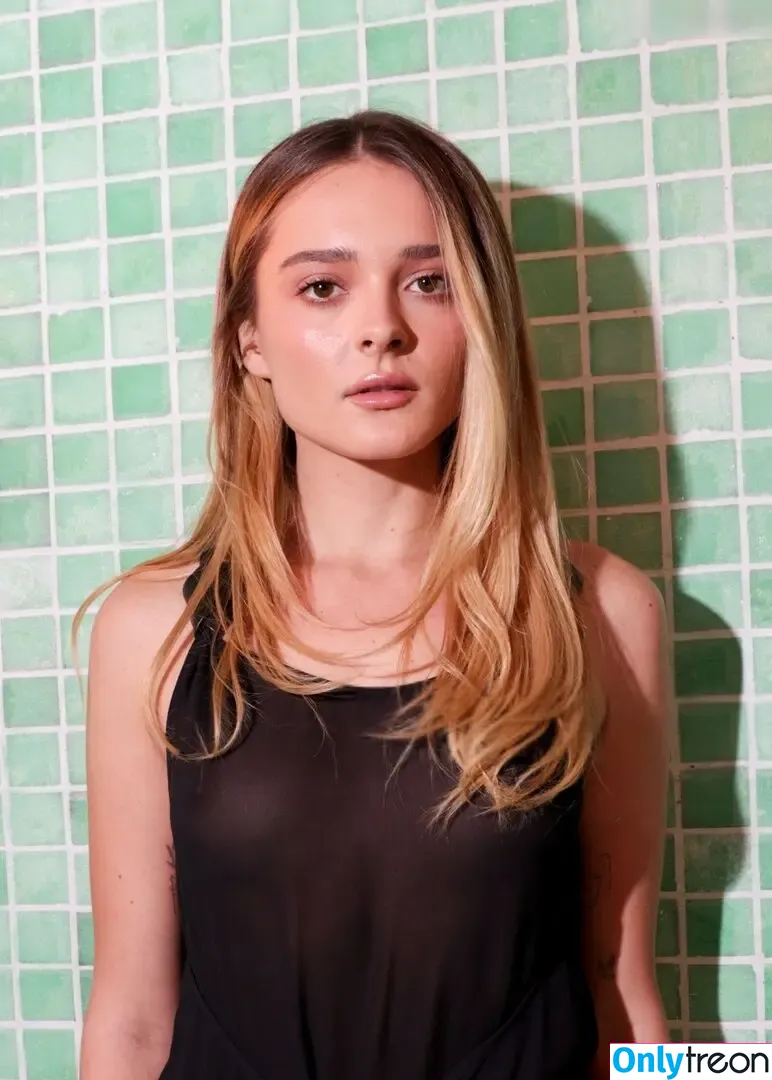 Charlotte Lawrence nude photo #0695 (charlotteslawrence)