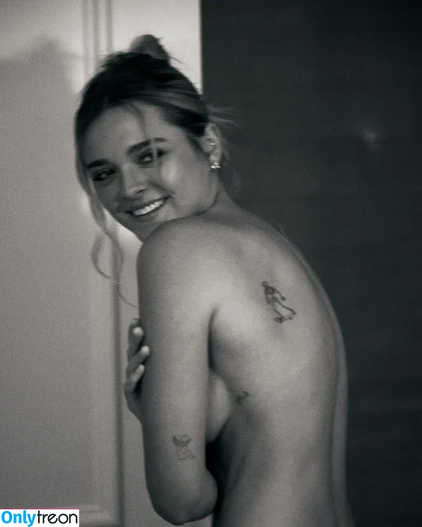 Charlotte Lawrence nude photo #0759 (charlotteslawrence)