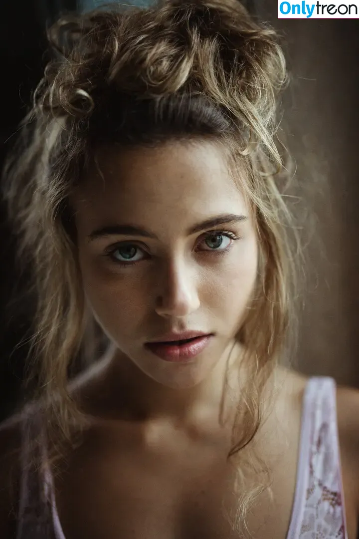 Charlotte Mckee nude photo #0052 (charlottemckee)