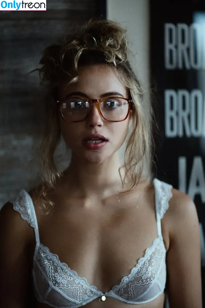Charlotte Mckee nude photo #0068 (charlottemckee)