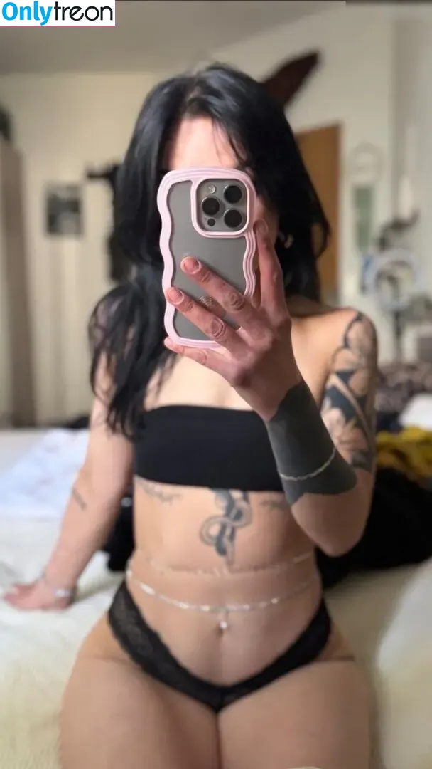 Charlotte_wkyns nude photo #0015 (Charlotte_wkyns)