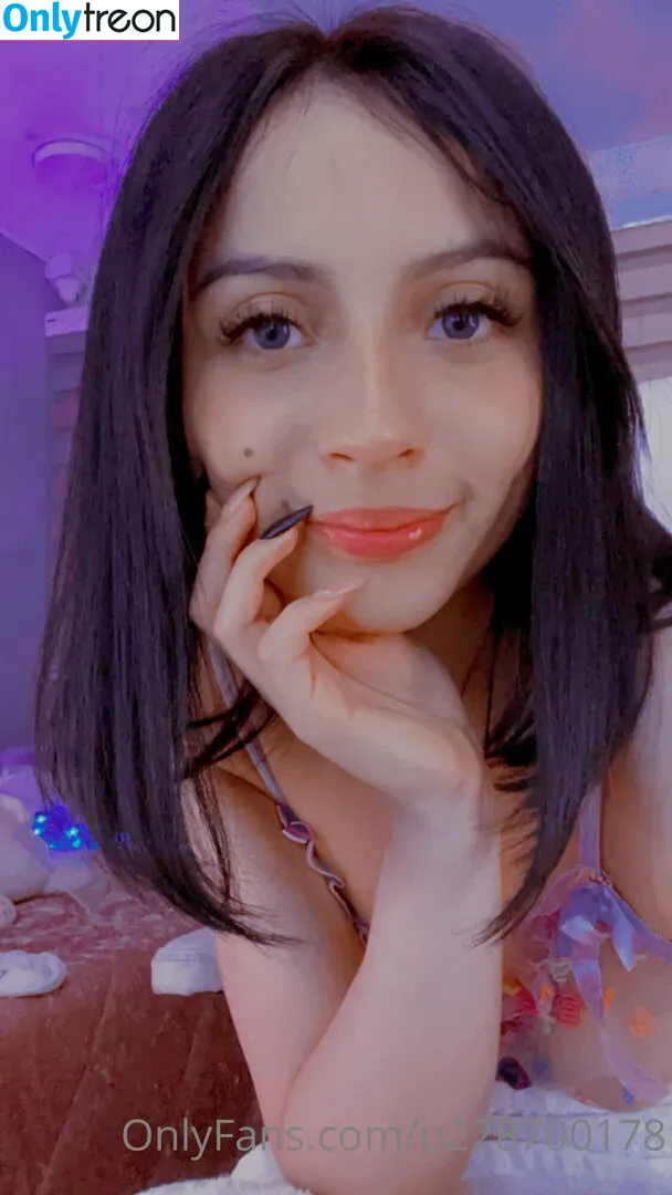 charlotte19y nude photo #0020 (charlotte19y)