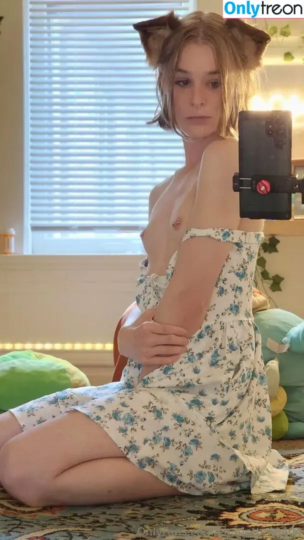 Charlotte40404 nude photo #0133 (too_old_femboy)