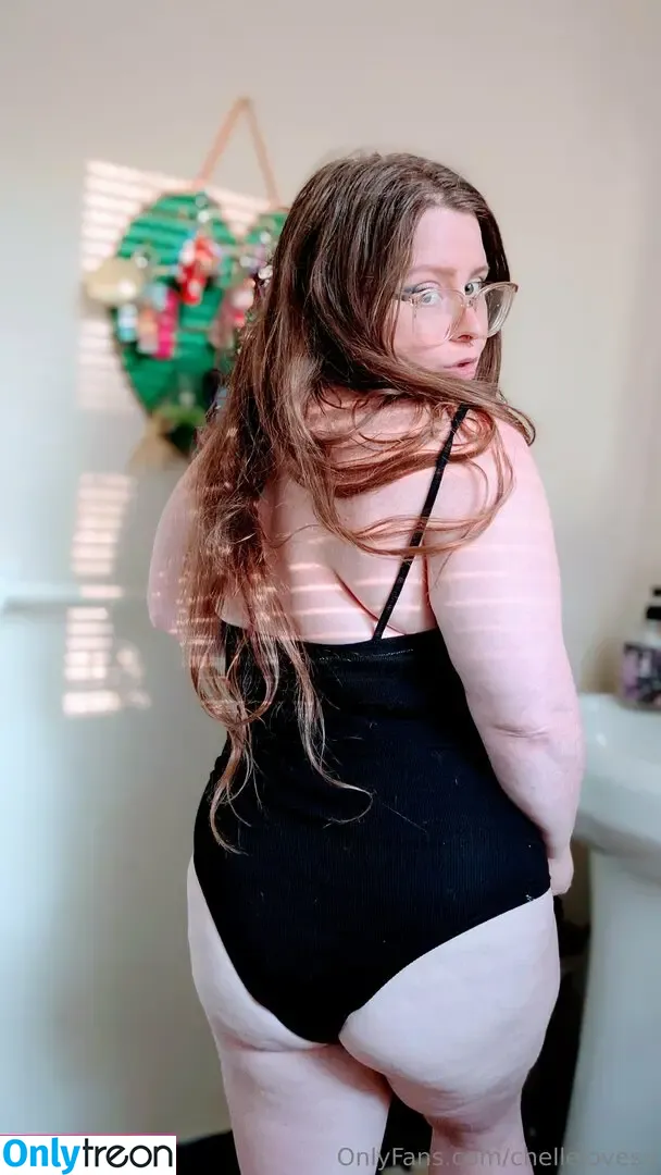 chellelovesu nude photo #1141 (chellesilverstein)