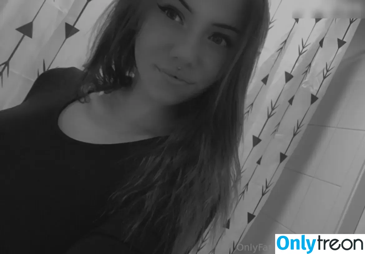 Chellie_Love nude photo #0010 (chellie.loves)