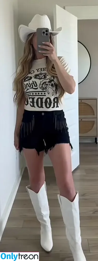 Chelsea Sommers nude photo #0211 (chelseasommers_)
