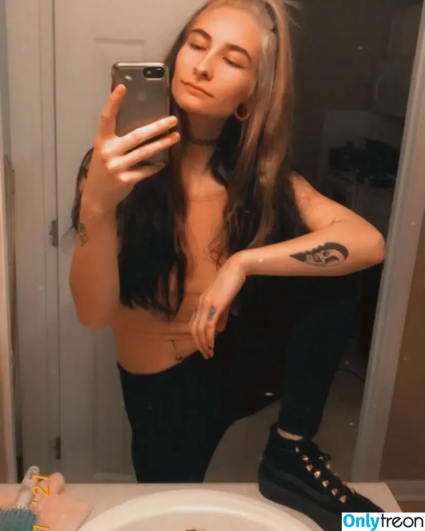 Chelsea Wallace nude photo #0031 (dirtbagbaby143)