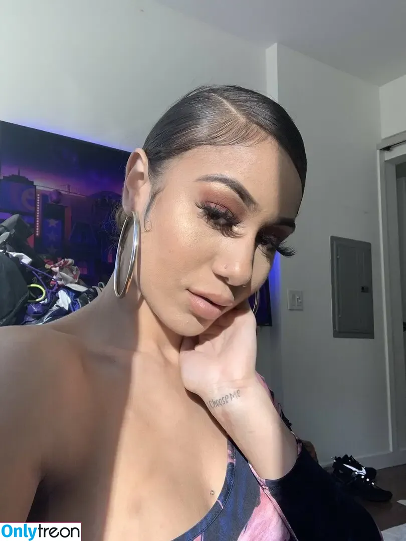 chelsea13k nude photo #0045 (baby-gold / chelsea mendoza / goldtouch13 / luckyyouth22)