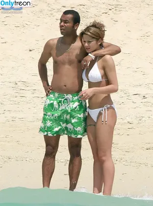 Cheryl Cole / cherylofficial nude photo #0162