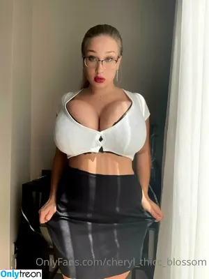 cheryl_thicc_blossom / cheryl_bloss_ nude photo #0011
