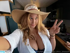 cheryl_thicc_blossom / cheryl_bloss_ nude photo #0014